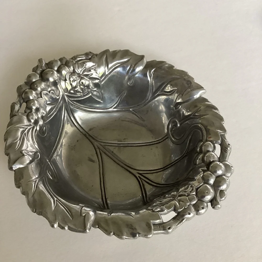 Arthur Court 1999 Grape & Leaf Aluminum Bowl Dish Grapevine Vineyard Serveware